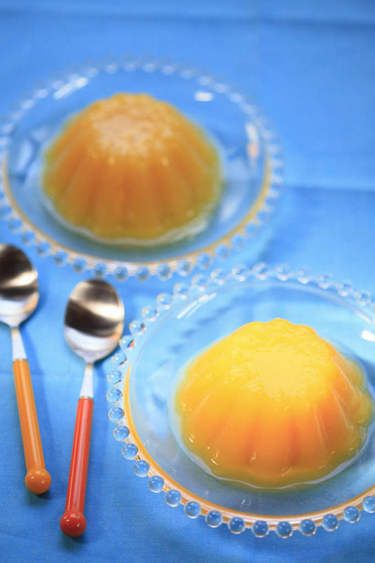 无人,餐厅,竖图,俯视,室内,特写,白天,烹饪,餐桌,桌子,柑橘,餐具,碟子,盘,勺子,日本料理,料理,食品,菜肴,美食,玻璃制品,桌布,食物,盘子,调羹,碟,汤匙,日式料理,果冻,日式,橙色,佳肴,餐台,进餐用具,烹调用具,橘子,桔子,橙子,橙,彩图,高角度拍摄,餐馆,饭店,饭馆