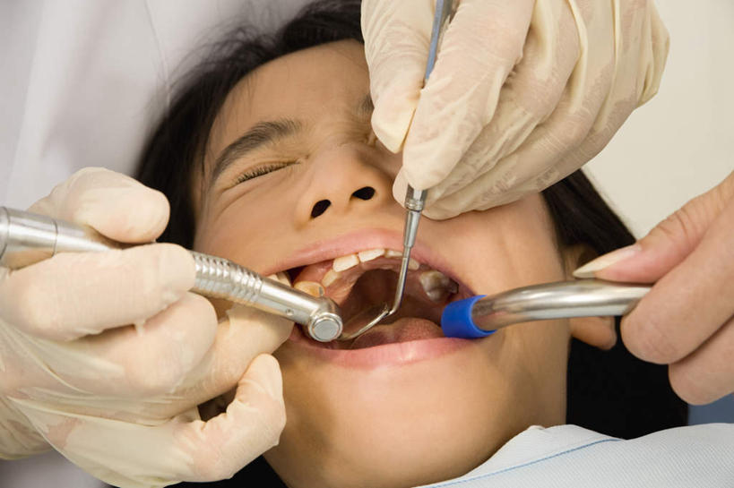 东方人,儿童,三个人,医生,病人,牙科医生,医院,站,躺,闭眼,横图,室内,白天,正面,纯洁,亚洲,检查,注视,黄种人,小孩,口罩,手套,观察,看,站着,医护人员,医疗人员,可爱,童年,童趣,治疗,观看,察看,医疗,关注,橡胶手套,童真,烂漫,无邪,医疗机构,压舌板,医用手套,医疗行业,卧着,天真,男孩,男人,男性,年轻男性,年轻女性,女人,女性,亚洲人,孩子,大夫,患者,就医者,牙医,闭眼睛,闭着眼,闭着眼睛,躺着,卧,站立,半身,彩图,病院,诊所,男生