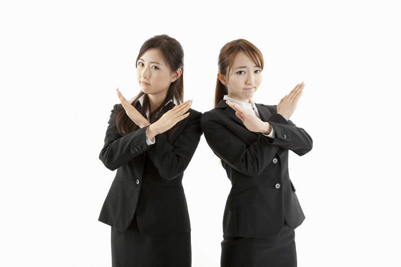 东方人,两个人,同事,商务人士,商务女性,站,笑,双手交叉,微笑,露齿笑,横图,室内,白天,白色背景,正面,成功,合作,团队,集体,信心,亚洲,握,套装,拿,拿着,注视,黄种人,队伍,观察,看,站着,服务,握着,摄影,影棚,观看,察看,领导,成就,关注,商务装,合伙,领袖,工薪阶层,服务型行业,年轻女性,女人,女性,亚洲人,白领,上班族,十字手,站立,半身,彩图,影棚拍摄,拍摄