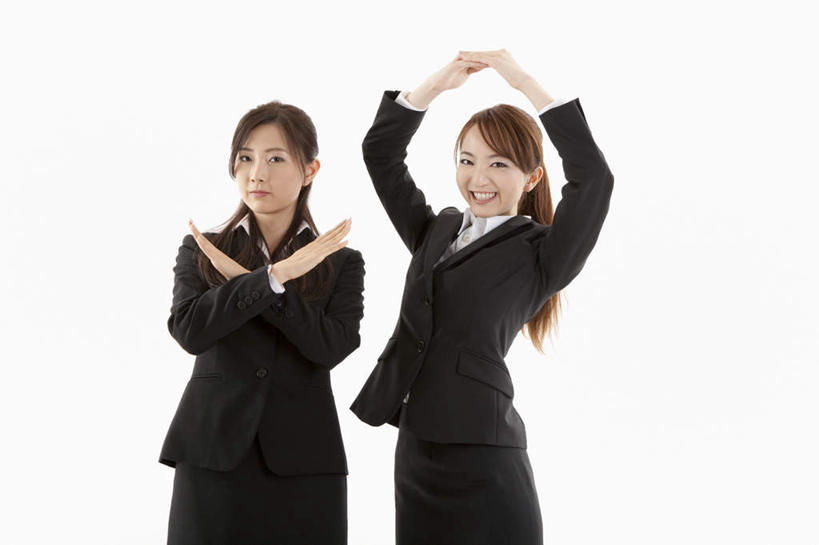 东方人,两个人,同事,商务人士,商务女性,站,举,笑,双手交叉,微笑,露齿笑,横图,室内,白天,白色背景,正面,成功,合作,团队,集体,信心,亚洲,套装,注视,黄种人,队伍,观察,看,托,站着,服务,摄影,影棚,观看,察看,领导,成就,关注,商务装,合伙,领袖,工薪阶层,服务型行业,年轻女性,女人,女性,亚洲人,白领,上班族,举起,举手,举着,十字手,向上举,向上伸,向上托,站立,半身,彩图,影棚拍摄,拍摄