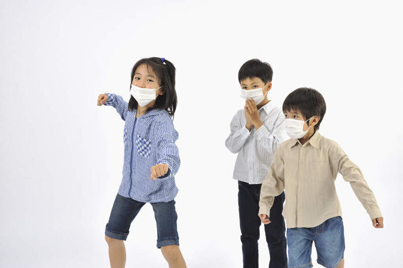 东方人,儿童,三个人,站,笑,微笑,露齿笑,横图,室内,白天,白色背景,正面,纯洁,亚洲,握,祝福,注视,黄种人,虔诚,小孩,口罩,观察,看,祈祷,双手合十,握拳,站着,可爱,童年,童趣,握着,摄影,影棚,观看,察看,关注,感谢,童真,烂漫,无邪,合十礼,合掌礼,合十,莲华合掌,感恩,天真,男孩,男人,男性,女孩,女人,女性,亚洲人,站立,半身,彩图,影棚拍摄,拍摄,男生,女生