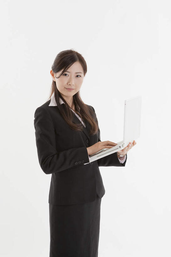 东方人,一个人,商务人士,商务女性,站,捧,笑,微笑,露齿笑,竖图,室内,白天,白色背景,正面,亚洲,仅一个年轻女性,仅一个女性,仅一个人,握,套装,记事本,拿,拿着,注视,黄种人,本子,笔记本,观察,看,站着,服务,握着,摄影,影棚,观看,察看,关注,商务装,工薪阶层,服务型行业,年轻女性,女人,女性,亚洲人,白领,上班族,端,端着,捧着,手捧,站立,半身,彩图,影棚拍摄,拍摄