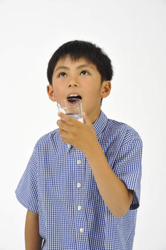 无人,餐厅,竖图,俯视,室内,特写,白天,烹饪,餐桌,桌子,餐具,碟子,盘,日本料理,料理,食品,菜肴,美食,桌布,食物,盘子,碟,日式料理,日式,佳肴,餐台,进餐用具,烹调用具,彩图,高角度拍摄,餐馆,饭店,饭馆