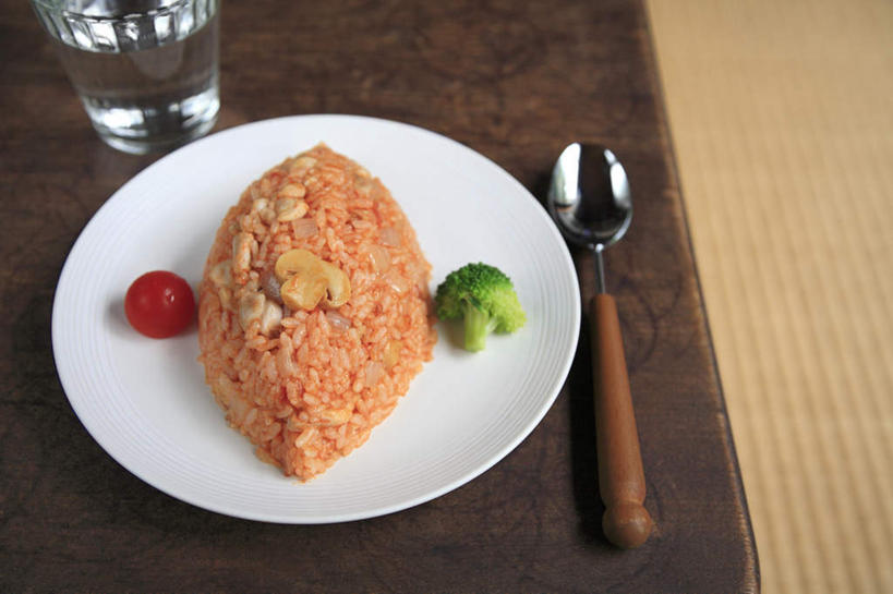 米饭,无人,餐厅,横图,俯视,室内,特写,白天,烹饪,餐桌,桌子,蔬菜,西红柿,餐具,一堆,许多,堆叠,堆积,装饰,碟子,盘,勺子,花菜,花椰菜,西兰花,炒饭,日本料理,料理,食品,饭,菜肴,美食,桌布,食物,盘子,调羹,碟,汤匙,日式料理,日式,佳肴,餐台,堆,五谷,配菜,进餐用具,烹调用具,樱桃番茄,圣女果,番茄,彩图,高角度拍摄,餐馆,饭店,饭馆