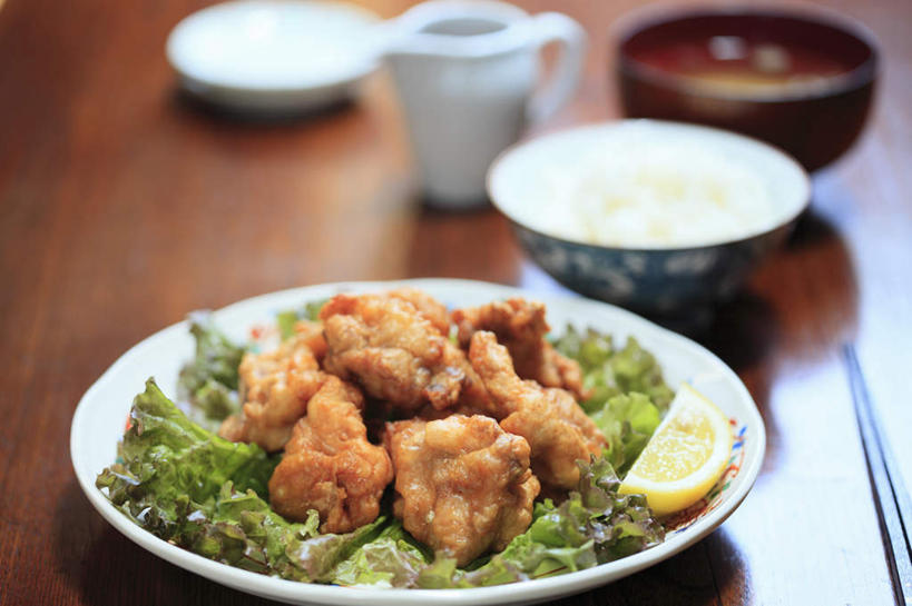 米饭,无人,餐厅,横图,俯视,室内,特写,白天,烹饪,餐桌,筷子,桌子,柠檬,餐具,叶子,切开,朦胧,模糊,碟子,盘,莴苣,莴笋,排骨,汤,日本料理,味增汤,料理,食品,绿叶,饭,菜肴,美食,食物,盘子,碟,碗,日式料理,切,日式,嫩叶,佳肴,餐台,五谷,剖面,切面,香笋,莴苣叶,叶,叶片,进餐用具,烹调用具,益母果,柠果,彩图,高角度拍摄,餐馆,饭店,饭馆