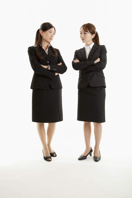 东方人,两个人,同事,商务人士,商务女性,站,笑,双手交叉,微笑,竖图,室内,白天,白色背景,正面,成功,合作,团队,集体,信心,亚洲,套装,注视,黄种人,队伍,相视,观察,看,站着,面对面,服务,摄影,影棚,观看,对视,察看,领导,双手抱胸,成就,关注,相对,商务装,合伙,领袖,工薪阶层,相看,服务型行业,年轻女性,女人,女性,亚洲人,白领,上班族,站立,彩图,全身,影棚拍摄,拍摄