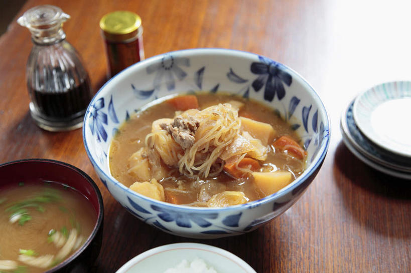 面食,面条,无人,餐厅,横图,俯视,室内,特写,白天,烹饪,餐桌,桌子,土豆,餐具,碟子,盘,醋,调料,面,汤,日本料理,味增汤,料理,食品,调味品,调味料,菜肴,美食,食物,盘子,碟,碗,日式料理,日式,佳肴,餐台,芋艿,洋芋,山药蛋,马铃薯,彩图,高角度拍摄,餐馆,饭店,饭馆