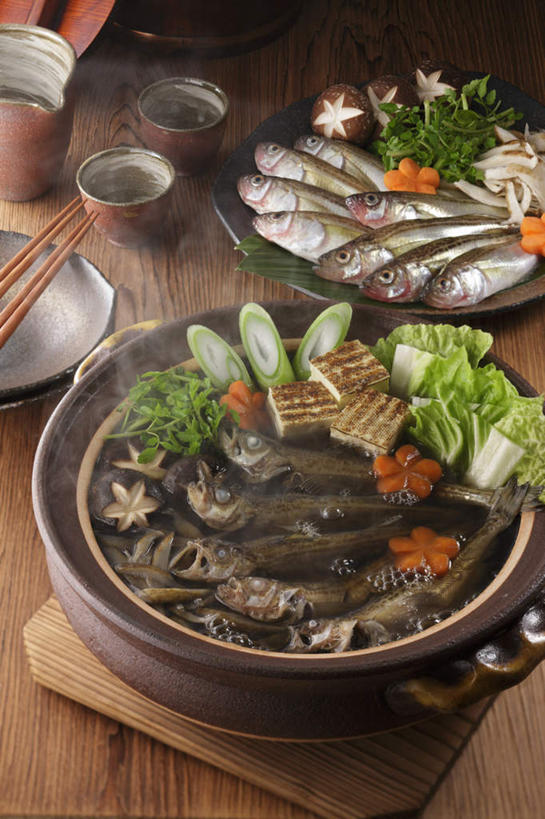 豆腐,清酒,无人,竖图,俯视,室内,特写,白天,烹饪,筷子,萝卜,胡萝卜,蔬菜,杯子,餐具,切开,切碎,鱼,碟子,炖锅,盘,葱,菌菇,青葱,香菜,香菇,日本料理,料理,食品,菌类,锅,白菜,火锅,菜肴,美食,酒,食物,盘子,酒杯,碟,碗,日式料理,切,日式,食用菌,佳肴,清酒杯,剖面,切面,胡菜,香荽,原荽,园荽,芫荽,红萝卜,甘荀,彩图,高角度拍摄