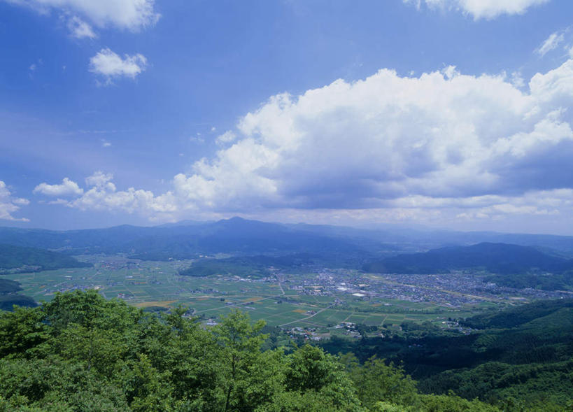 无人,横图,俯视,航拍,室外,白天,旅游,度假,美景,山,树林,植物,日本,亚洲,阴影,光线,影子,房屋,屋子,景观,山峰,云,云朵,山峦,云彩,娱乐,树,树木,蓝色,绿色,白云,蓝天,天空,阳光,自然,天,享受,休闲,景色,放松,生长,成长,鸟瞰,自然风光,东亚,本州,本州岛,日本国,岩手,岩手县,彩图,高角度拍摄,房子