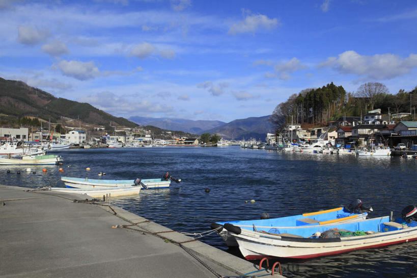 无人,码头,横图,室外,白天,正面,旅游,度假,海浪,海洋,山,港口,轮船,船,日本,亚洲,阴影,光线,影子,浪花,山峰,云,云朵,山峦,云彩,娱乐,蓝色,白云,蓝天,天空,阳光,海水,天,享受,休闲,放松,停泊,海景,东亚,本州,本州岛,日本国,岩手,岩手县,大海,风浪,海,海水的波动,近岸浪,涌浪,彩图,摆渡口,埠头,渡口,渡头,港湾,海港,货运码头,口岸,商港