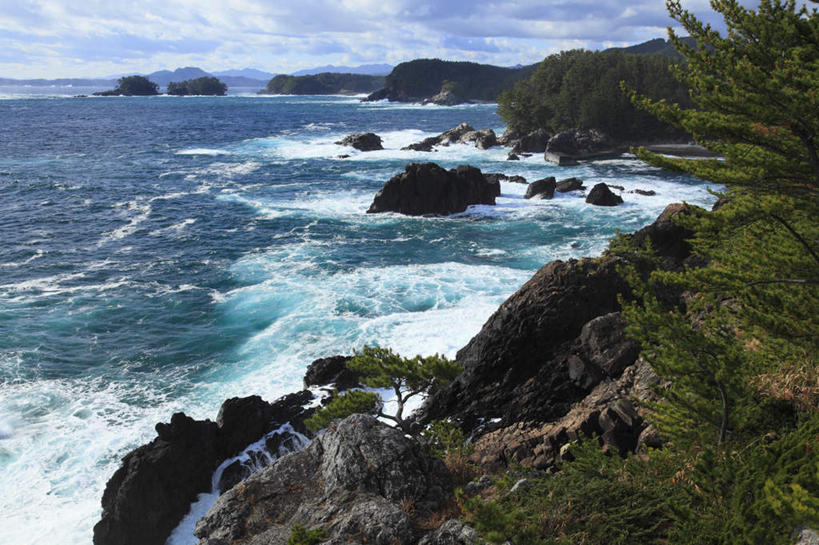 无人,横图,俯视,室外,白天,旅游,度假,草地,海浪,海洋,石头,美景,山,树林,植物,日本,亚洲,石子,景观,浪花,山峰,云,云朵,山峦,云彩,娱乐,草,树,树木,蓝色,绿色,白云,蓝天,天空,自然,海水,天,享受,休闲,景色,放松,生长,成长,自然风光,海景,东亚,本州,本州岛,日本国,岩手,岩手县,大海,风浪,海,海水的波动,近岸浪,石块,岩石,涌浪,彩图,高角度拍摄