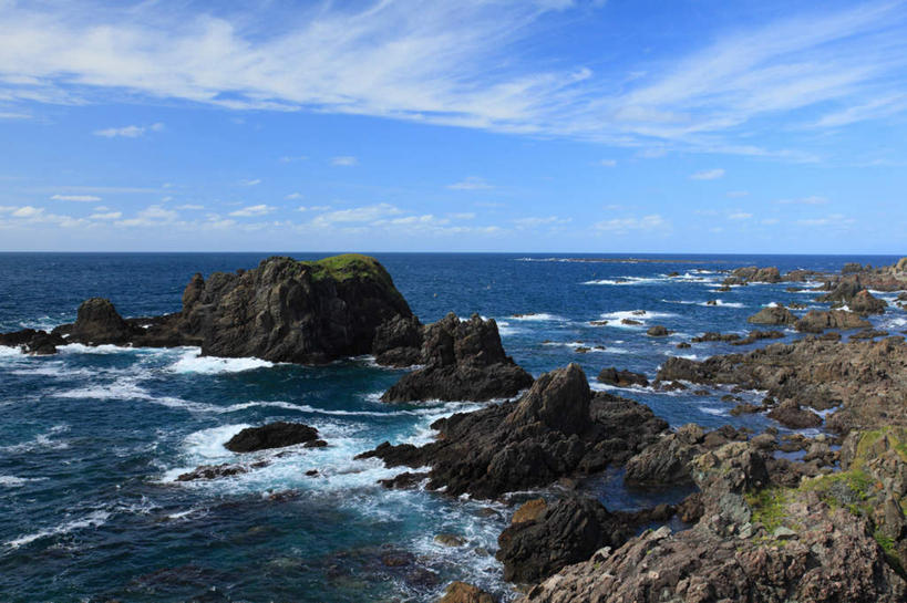 无人,横图,室外,白天,正面,旅游,度假,草地,草坪,海浪,海洋,礁石,石头,美景,植物,秋田县,日本,亚洲,阴影,光线,石子,影子,景观,浪花,水平线,云,云朵,辽阔,海平线,云彩,娱乐,草,蓝色,绿色,白云,蓝天,天空,阳光,自然,海水,天,享受,休闲,广阔,景色,放松,一望无际,自然风光,海景,东亚,本州,本州岛,日本国,秋田,无边无际,一马平川,大海,风浪,海,海水的波动,礁,近岸浪,石块,岩石,涌浪,彩图,水天相接,水天一线