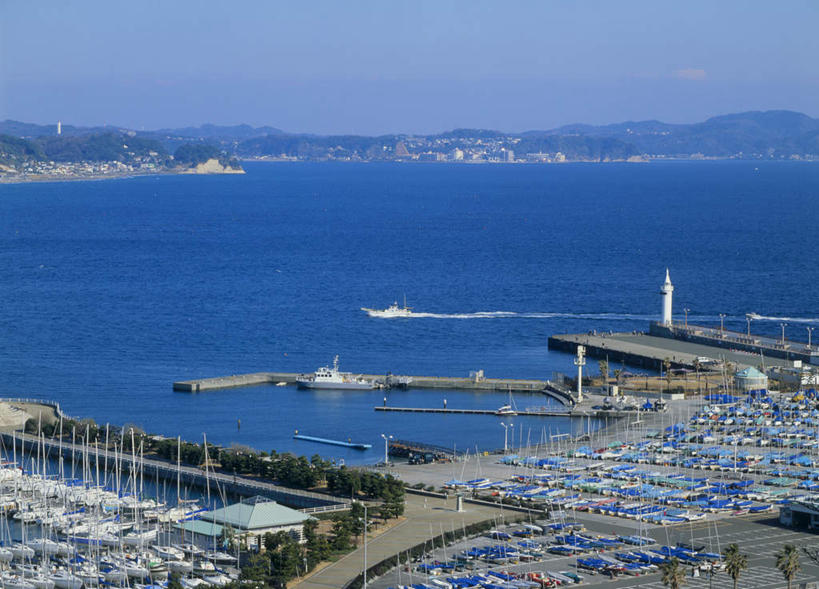 无人,码头,横图,俯视,航拍,室外,白天,旅游,度假,海浪,海洋,美景,沙滩,山,山脉,港口,轮船,船,神奈川,日本,亚洲,波纹,飞溅,溅,沙子,液体,海岸,景观,浪花,山峰,云,云朵,沙地,山峦,神奈川县,云彩,娱乐,蓝色,白云,蓝天,水纹,天空,自然,海水,船尾波,波浪,群山,天,享受,休闲,景色,放松,鸟瞰,喷洒,停泊,自然风光,海景,东亚,本州,关东地方,本州岛,日本国,大海,风浪,海,海水的波动,海滩,近岸浪,涌浪,彩图,高角度拍摄,摆渡口,埠头,渡口,渡头,港湾,海港,货运码头,口岸,商港