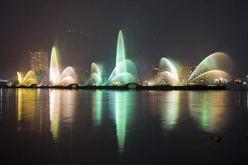 无人,高楼大厦,横图,彩色,室外,夜晚,正面,旅游,度假,海浪,海洋,大厦,建筑,路灯,摩天大楼,喷泉,日本,亚洲,浪花,灯光,娱乐,灯,倒影,天空,海水,天,享受,休闲,放松,照明设备,海景,东亚,本州,本州岛,日本国,近畿地方,近畿,滋贺,滋贺县,大海,风浪,海,海水的波动,近岸浪,涌浪,彩图,大楼,高层建筑,高楼,摩天楼