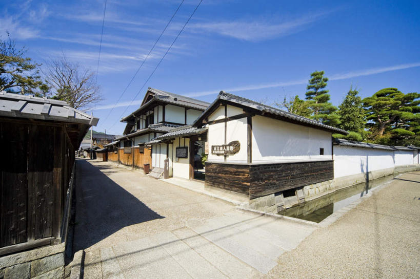 无人,家,横图,俯视,室外,白天,旅游,度假,树林,植物,道路,路,公路,日本,亚洲,许多,阴影,光线,影子,房屋,屋子,云,云朵,交通,云彩,娱乐,楼房,住宅,树,树木,排列,蓝色,绿色,白云,蓝天,天空,阳光,自然,天,享受,休闲,放松,生长,成长,队列,东亚,本州,本州岛,日本国,近畿地方,近畿,滋贺,滋贺县,马路,彩图,高角度拍摄,房子