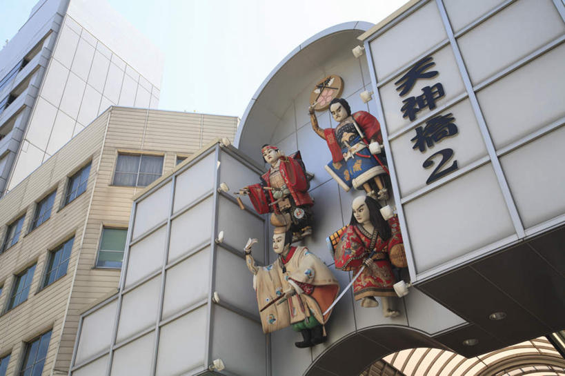 东方人,无人,四个人,高楼大厦,横图,室外,白天,仰视,旅游,度假,窗户,大厦,建筑,摩天大楼,雕塑,日本,亚洲,彩绘,雕像,黄种人,娱乐,玻璃窗,蓝色,蓝天,天空,天,享受,休闲,放松,大阪,武士,东亚,本州,大阪府,本州岛,日本国,近畿地方,近畿,男人,男性,年轻男性,亚洲人,彩图,低角度拍摄,全身,大楼,高层建筑,高楼,摩天楼