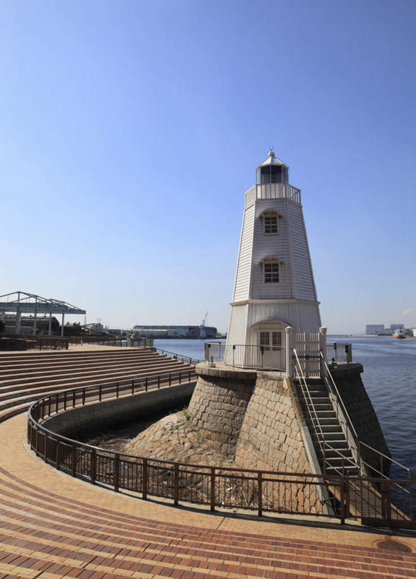 无人,栏杆,竖图,室外,白天,正面,旅游,度假,海浪,海洋,窗户,楼梯,日本,亚洲,阴影,光线,影子,阶梯,浪花,云,云朵,围栏,灯塔,云彩,娱乐,护栏,玻璃窗,台阶,蓝色,白云,蓝天,天空,阳光,海水,天,享受,休闲,放松,大阪,海景,东亚,本州,大阪府,本州岛,日本国,近畿地方,近畿,大海,风浪,海,海水的波动,近岸浪,涌浪,彩图