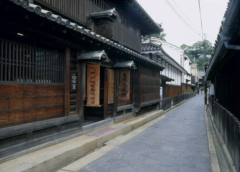 无人,栏杆,横图,室外,白天,正面,旅游,度假,植物,道路,路,指示牌,广岛县,日本,亚洲,日文,标志,电线,瓦片,文字,栅栏,房屋,屋檐,屋子,篱笆,围栏,小路,交通,娱乐,标识,护栏,楼房,招牌,檐,树,树木,绿色,天空,自然,天,享受,休闲,放松,生长,成长,东亚,本州,本州岛,日本国,広岛,中国地方,彩图,房子