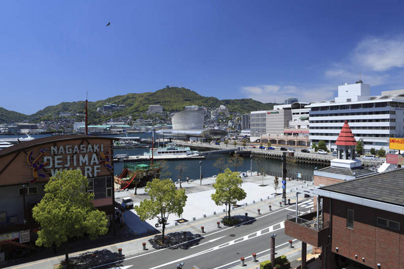 无人,家,横图,俯视,室外,白天,旅游,度假,山,植物,道路,路,指示牌,公路,汽车,长崎,日本,亚洲,阴影,光线,标志,文字,影子,房屋,屋子,山峰,云,云朵,交通,山峦,云彩,娱乐,标识,楼房,住宅,车,树,树木,蓝色,绿色,白云,蓝天,天空,阳光,自然,交通工具,轿车,天,行驶,享受,休闲,放松,生长,成长,英文字母,东亚,日本国,长崎县,九州本岛,九州,九州岛,九州地方,马路,彩图,高角度拍摄,房子