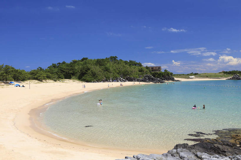 游泳,东方人,横图,俯视,室外,白天,旅游,度假,海浪,海洋,沙滩,山,树林,植物,长崎,日本,亚洲,游客,阴影,光线,沙子,影子,海岸,浪花,山峰,云,云朵,沙地,山峦,许多人,云彩,黄种人,娱乐,树,树木,蓝色,绿色,白云,蓝天,天空,阳光,自然,海水,天,一群人,享受,休闲,放松,生长,成长,海景,东亚,日本国,长崎县,九州本岛,九州,九州岛,九州地方,高浜町,男人,男性,年轻男性,年轻女性,女人,女性,亚洲人,大海,风浪,海,海水的波动,海滩,近岸浪,涌浪,半身,彩图,高角度拍摄