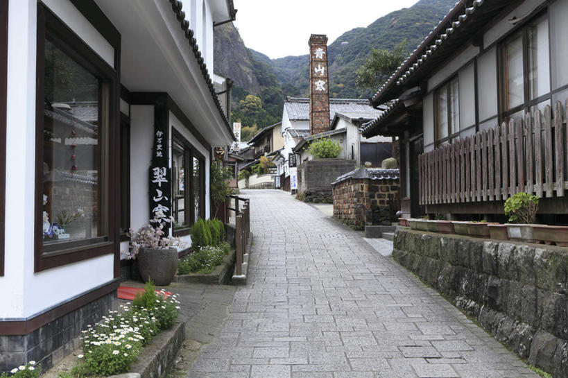 无人,家,横图,室外,白天,正面,旅游,度假,草地,山,树林,植物,窗户,指示牌,日本,亚洲,日本文化,盛开,标志,文字,房屋,屋子,山峰,乡村,山峦,花蕾,娱乐,标识,楼房,玻璃窗,住宅,草,花,花瓣,花朵,鲜花,树,树木,绿色,天空,自然,天,花苞,花蕊,享受,休闲,放松,生长,成长,东亚,日本国,九州本岛,九州,九州岛,九州地方,彩图,房子