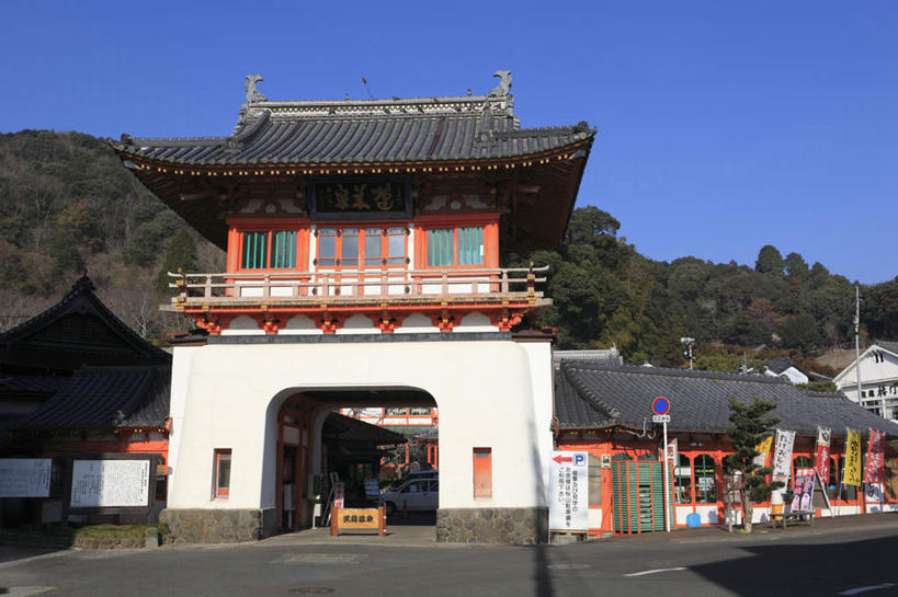 无人,横图,室外,白天,正面,旅游,度假,名胜古迹,门,地标,日本,亚洲,阴影,遗迹,光线,瓦片,影子,房屋,墙,屋檐,屋子,地面,古迹,文物,娱乐,古建筑,楼房,檐,墙壁,墙面,蓝色,白色,蓝天,天空,阳光,门框,天,享受,休闲,旅游胜地,放松,古文明,东亚,日本国,九州本岛,九州,九州岛,九州地方,彩图,房子,标志性建筑