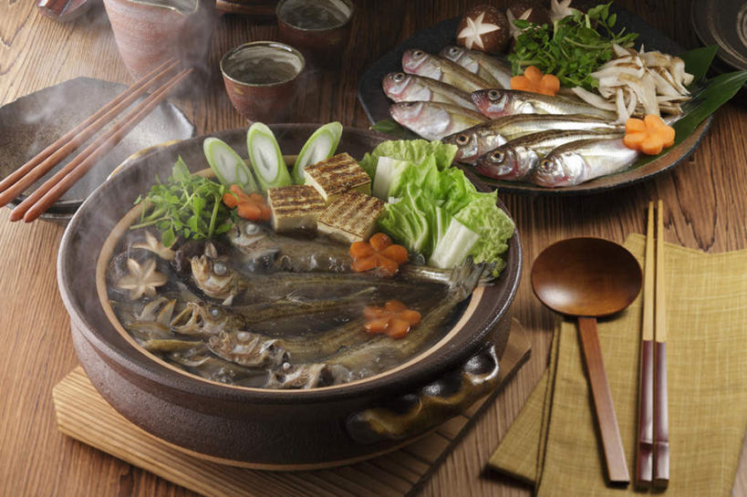 豆腐,清酒,无人,餐厅,横图,俯视,室内,特写,白天,烹饪,餐桌,筷子,桌子,萝卜,胡萝卜,蔬菜,杯子,新鲜,秋刀鱼,炖锅,勺子,大白菜,菌菇,青菜,香菇,日本料理,料理,食品,菌类,文化,传统,锅,火锅,菜肴,美食,海洋生物,玻璃制品,酒,食物,绿色,水杯,调羹,汤匙,日式料理,日式,食用菌,佳肴,有机食品,绿色食品,竹刀鱼,餐台,清酒杯,礼节,刀鱼,水生动物,礼仪,水生物,海底动物,日式火锅,玻璃杯,红萝卜,甘荀,彩图,高角度拍摄,餐馆,饭店,饭馆