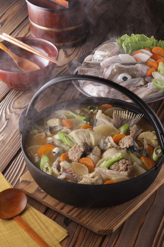 无人,餐厅,竖图,俯视,室内,特写,白天,烹饪,餐桌,筷子,桌子,萝卜,胡萝卜,蔬菜,新鲜,炖锅,勺子,菌菇,生菜,香菇,日本料理,料理,食品,菌类,文化,传统,锅,火锅,菜肴,美食,食物,绿色,调羹,汤匙,碗,日式料理,日式,食用菌,佳肴,有机食品,绿色食品,餐台,礼节,礼仪,日式火锅,红萝卜,甘荀,彩图,高角度拍摄,餐馆,饭店,饭馆