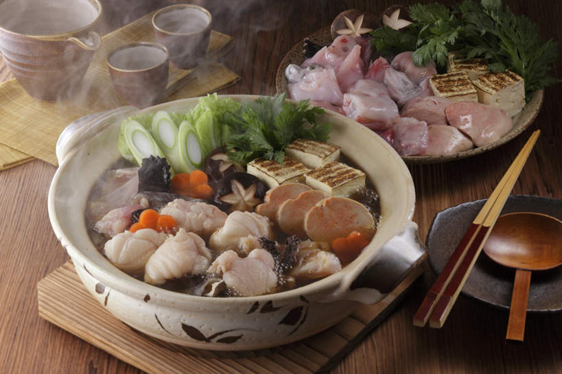 豆腐,清酒,生鱼片,无人,餐厅,横图,俯视,室内,特写,白天,烹饪,餐桌,筷子,桌子,萝卜,胡萝卜,蔬菜,杯子,新鲜,炖锅,勺子,菌菇,生菜,香菜,香菇,日本料理,料理,食品,菌类,文化,传统,锅,火锅,菜肴,美食,酒,食物,绿色,酒杯,调羹,汤匙,碗,日式料理,日式,食用菌,佳肴,有机食品,绿色食品,餐台,清酒杯,礼节,礼仪,胡菜,香荽,原荽,园荽,芫荽,安康鱼,蛤蟆鱼,老头鱼,结巴鱼,丑婆,日式火锅,鮟鱇,鮟鱇鱼,哈蟆鱼,海哈蟆,琵琶鱼,红萝卜,甘荀,彩图,高角度拍摄,餐馆,饭店,饭馆