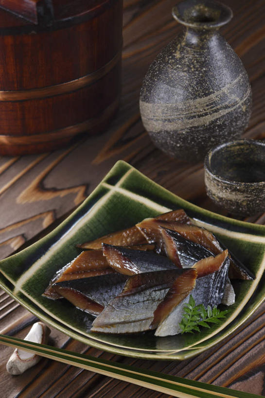 清酒,无人,餐厅,竖图,俯视,室内,特写,白天,烹饪,餐桌,筷子,桌子,杯子,餐具,鱼,碟子,盘,日本料理,料理,食品,筷架,筷枕,文化,传统,菜肴,美食,海洋生物,酒,食物,腌制,盘子,酒杯,碟,日式料理,日式,佳肴,餐台,清酒杯,礼节,筷子架,鲱鱼,水生动物,礼仪,水生物,海底动物,进餐用具,烹调用具,彩图,高角度拍摄,餐馆,饭店,饭馆