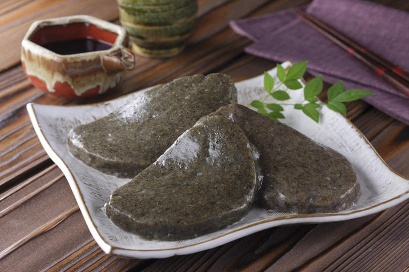 清酒,无人,横图,俯视,室内,特写,白天,烹饪,筷子,杯子,餐具,叶子,三块,装饰,碟子,盘,日本料理,料理,食品,年糕,褐色,绿叶,调味品,调味料,文化,传统,菜肴,美食,酒,食物,排列,盘子,酒杯,垫子,碟,碗,日式料理,日式,嫩叶,佳肴,清酒杯,礼节,队列,礼仪,叶,叶片,彩图,高角度拍摄