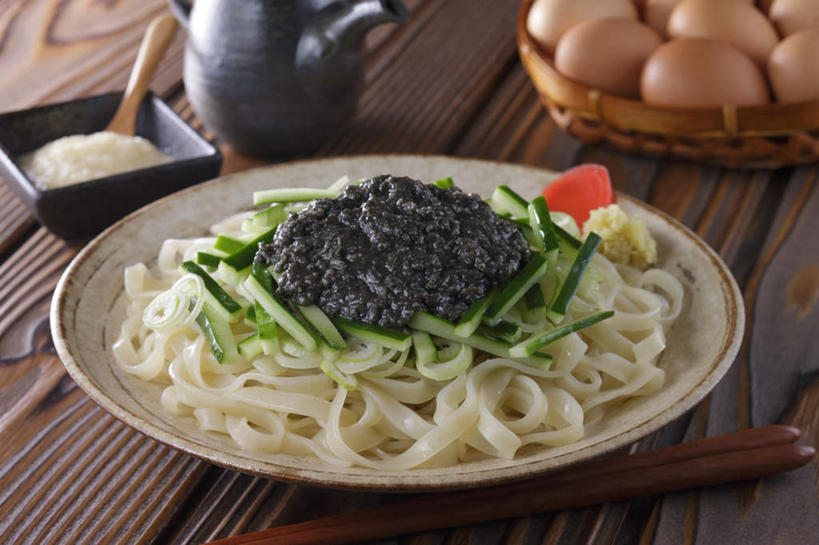 面食,面条,无人,餐厅,横图,俯视,室内,特写,白天,烹饪,餐桌,筷子,桌子,黄瓜,餐具,切开,碟子,壶,盘,勺子,蛋,鸡蛋,酱料,酱汁,面,日本料理,料理,食品,调味品,半个,调味料,文化,传统,菜肴,美食,食物,盘子,调羹,碟,汤匙,日式料理,切,一半,日式,佳肴,餐台,礼节,礼仪,剖面,切面,青瓜,胡瓜,彩图,高角度拍摄,餐馆,饭店,饭馆