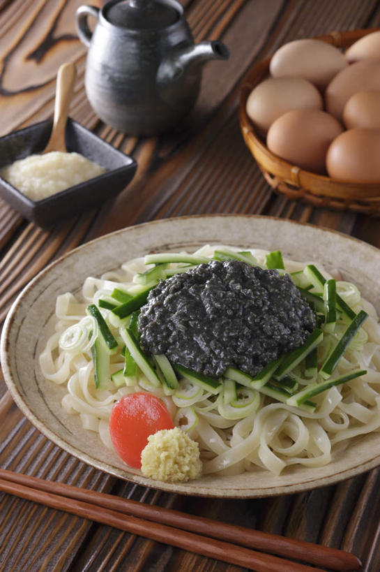 面食,面条,无人,餐厅,竖图,俯视,室内,特写,白天,烹饪,餐桌,筷子,桌子,黄瓜,餐具,切开,碟子,壶,盘,勺子,蛋,鸡蛋,酱料,酱汁,面,日本料理,料理,食品,调味品,半个,调味料,文化,传统,菜肴,美食,食物,盘子,调羹,碟,汤匙,日式料理,切,一半,日式,佳肴,餐台,礼节,礼仪,剖面,切面,青瓜,胡瓜,彩图,高角度拍摄,餐馆,饭店,饭馆