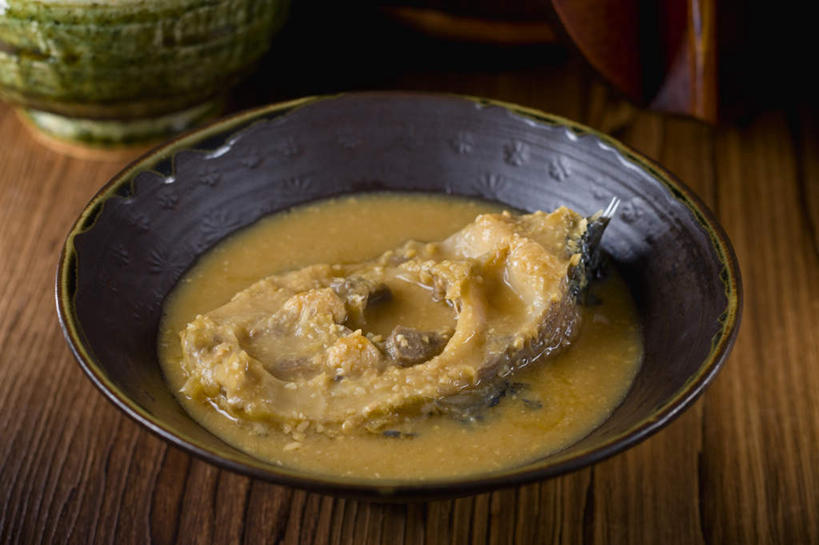 无人,餐厅,横图,俯视,室内,特写,白天,烹饪,餐桌,桌子,鲤鱼,餐具,鱼,酱料,酱汁,肉,汤,鱼肉,日本料理,料理,食品,调味品,调味料,菜肴,美食,肉类,鱼类,食物,碗,日式料理,日式,佳肴,餐台,肉食,鲤子,鲤拐子,彩图,高角度拍摄,餐馆,饭店,饭馆