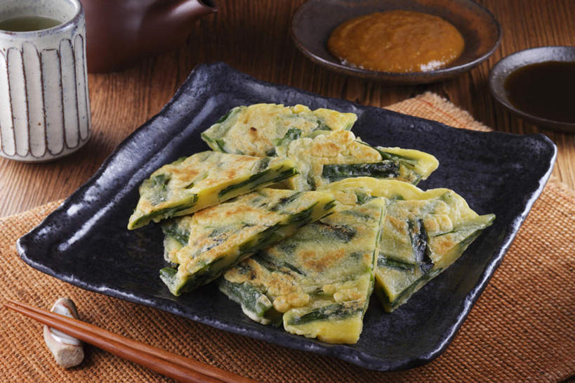 煎饼,无人,餐厅,横图,俯视,室内,特写,白天,烹饪,餐桌,筷子,桌子,蔬菜,杯子,餐具,一堆,许多,堆叠,堆积,新鲜,碟子,盘,酱料,酱汁,日本料理,料理,食品,筷架,调味品,调味料,筷枕,文化,传统,菜肴,美食,食物,盘子,水杯,垫子,碟,日式料理,日式,佳肴,有机食品,绿色食品,餐台,堆,礼节,筷子架,薄饼,礼仪,茶杯,彩图,高角度拍摄,餐馆,饭店,饭馆