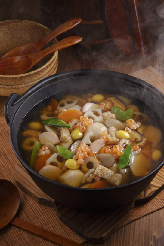 无人,餐厅,竖图,俯视,室内,特写,白天,烹饪,餐桌,桌子,扁豆,蔬菜,餐具,新鲜,勺子,菌菇,蘑菇,汤,鱼卵,日本料理,味增汤,料理,食品,菌类,锅,藕,菜肴,美食,食物,垫子,调羹,汤匙,碗,日式料理,日式,食用菌,佳肴,有机食品,绿色食品,餐台,进餐用具,烹调用具,彩图,高角度拍摄,餐馆,饭店,饭馆