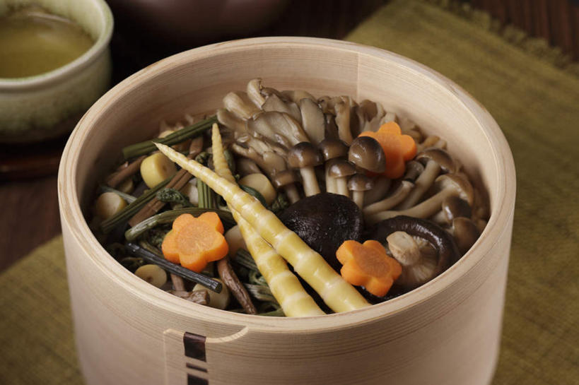 无人,餐厅,横图,俯视,室内,特写,白天,烹饪,餐桌,桌子,萝卜,胡萝卜,蔬菜,新鲜,菌菇,蘑菇,竹笋,日本料理,料理,食品,调味品,调味料,蕨菜,菌类,菜肴,美食,食物,垫子,日式料理,日式,食用菌,佳肴,有机食品,绿色食品,餐台,蕨类,笼屉,红萝卜,甘荀,彩图,高角度拍摄,餐馆,饭店,饭馆