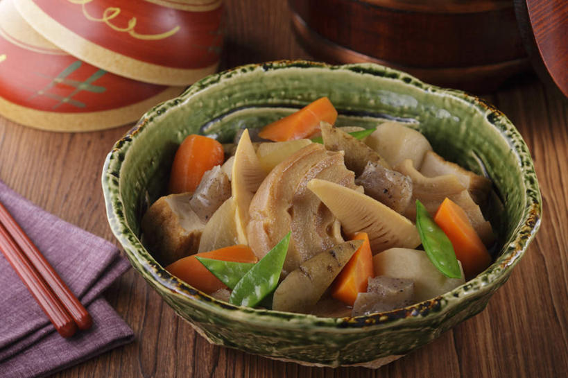 无人,餐厅,横图,俯视,室内,特写,白天,烹饪,餐桌,筷子,桌子,扁豆,萝卜,胡萝卜,蔬菜,餐具,切碎,新鲜,竹笋,日本料理,料理,食品,文化,传统,菜肴,美食,食物,餐巾,碗,日式料理,日式,佳肴,有机食品,绿色食品,餐台,礼节,礼仪,进餐用具,烹调用具,红萝卜,甘荀,彩图,高角度拍摄,餐馆,饭店,饭馆