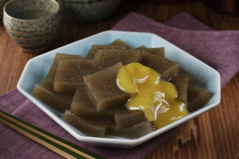 点心,蜂蜜,无人,餐厅,横图,俯视,室内,特写,白天,烹饪,餐桌,筷子,桌子,杯子,餐具,一堆,许多,堆叠,堆积,碟子,盘,日本料理,料理,食品,甜点,甜品,文化,传统,菜肴,美食,食物,糕点,盘子,酒杯,碟,日式料理,果冻,甜食,日式,佳肴,餐台,清酒杯,堆,礼节,礼仪,进餐用具,烹调用具,彩图,高角度拍摄,餐馆,饭店,饭馆