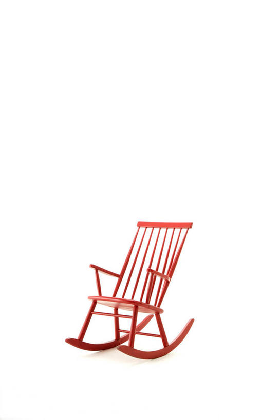 无人,竖图,室内,特写,白天,白色背景,正面,静物,椅子,一把,阴影,反射,木制,影子,摇椅,红色,木制品,摄影,影棚,彩图,影棚拍摄,拍摄