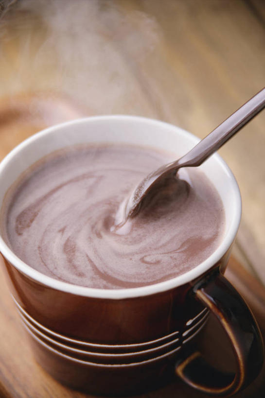 无人,竖图,俯视,室内,特写,白天,雾,餐桌,桌子,杯子,一把,沸腾,朦胧,模糊,木制,蒸汽,瓷器,勺子,咖啡杯,陶瓷制品,水蒸气,一杯,一个,木制品,调羹,汤匙,搅拌,热巧克力,单个,餐台,瓷杯,蒸发,热可可,美禄,热朱古力,彩图,高角度拍摄