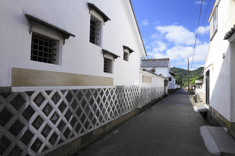 无人,家,横图,室外,白天,正面,度假,美景,山,山脉,城市风光,城市,道路,路,公路,日本,亚洲,阴影,电力,光线,电线,电线杆,线,影子,房屋,屋子,景观,山峰,云,云朵,公寓,电能,交通,山峦,线路,云彩,娱乐,洋房,楼房,住宅,蓝色,白云,蓝天,天空,阳光,群山,天,享受,休闲,景色,放松,晴朗,电,电源,能量,东亚,本州,本州岛,日本国,中国地方,山口,山口县,晴空,马路,彩图,房子,萩市