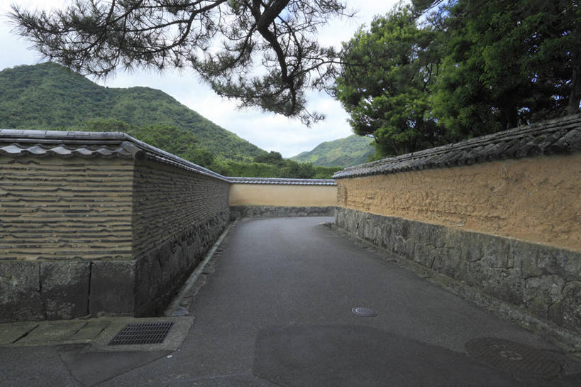 无人,横图,室外,白天,正面,度假,美景,山,山脉,树林,植物,城市风光,城市,道路,路,日本,亚洲,阴影,弯曲,光线,影子,墙,景观,山峰,小路,交通,山峦,娱乐,墙壁,墙面,树,树木,蓝色,绿色,蓝天,天空,阳光,自然,群山,天,享受,休闲,景色,放松,蜿蜒,生长,晴朗,成长,东亚,本州,万里无云,本州岛,日本国,中国地方,山口,山口县,晴空,晴空万里,彩图,萩市