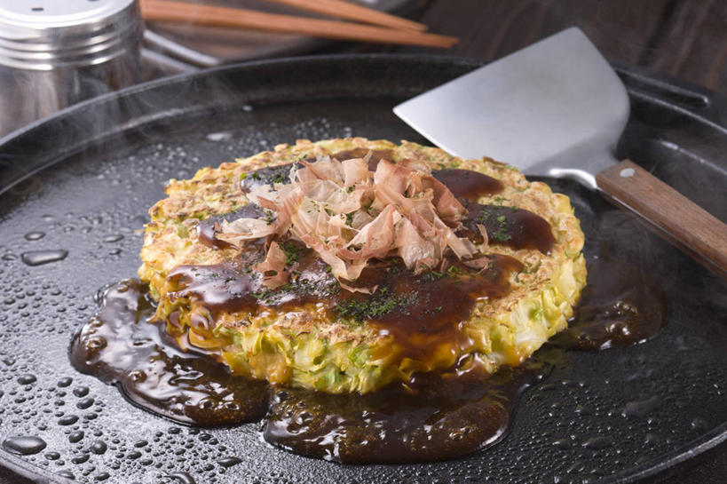 煎饼,啤酒,无人,横图,俯视,室内,特写,白天,烹饪,雾,餐桌,桌子,杯子,厨具,金属制品,阴影,沸腾,反射,金属,蒸汽,锅子,影子,调料,酱料,酱汁,肉,佐料,日本料理,料理,食品,水蒸气,酒类,调味品,调味料,锅铲,锅,酱,饼,菜肴,美食,肉类,玻璃制品,酒,食物,饮料,酒杯,啤酒杯,日式料理,日式,佳肴,煎锅,餐台,锅具,肉食,烹饪用具,蒸发,玻璃杯,烹调用具,烹调,彩图,高角度拍摄,杂样煎饼,杂样煎菜饼