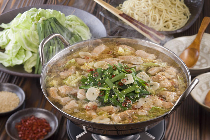 面食,面条,肝脏,无人,横图,俯视,室内,特写,白天,烹饪,餐桌,筷子,桌子,蔬菜,餐具,厨具,金属制品,一堆,一双,许多,阴影,堆叠,堆积,新鲜,反射,金属,木制,炖锅,锅子,影子,勺子,陶瓷,调料,酱料,酱汁,面,肉,佐料,日本料理,牛肉,料理,食品,陶瓷制品,调味品,调味料,文化,传统,锅,火锅,酱,菜肴,美食,肉类,酒瓶,食物,酒杯,木制品,瓶子,调羹,汤匙,日式料理,日式,佳肴,有机食品,绿色食品,餐台,锅具,堆,礼节,礼仪,肉食,烹饪用具,日式火锅,暖锅,肝,进餐用具,烹调用具,烹调,彩图,高角度拍摄,牛肝,清酒瓶