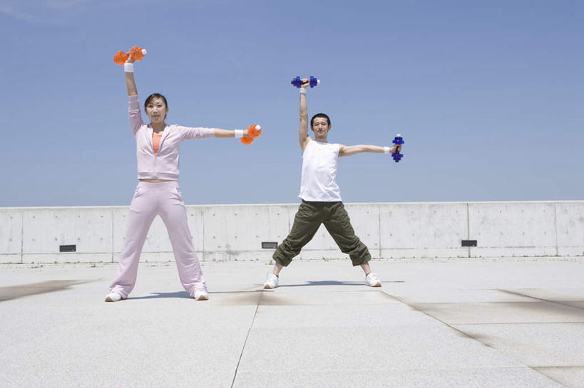 东方人,两个人,站,举,伸展双臂,横图,室外,白天,正面,爱情,锻炼,瑜伽,运动,草地,草坪,植物,哑铃,亚洲,服装,浪漫,注视,休闲装,黄种人,运动器械,草,衣服,蓝色,绿色,蓝天,天空,天,观察,看,托,站着,休闲,温暖,温馨,休闲服,健身器械,恩爱,养生,恋人,服饰,观看,和睦,察看,关注,健身器材,体育,男人,男性,年轻男性,年轻女性,女人,女性,亚洲人,情侣,敞开双臂,举起,举手,举着,伸开双臂,向上举,向上伸,向上托,展开双肩,站立,张开手臂,张开双臂,彩图,全身,健身,伴侣,融洽,运动器材