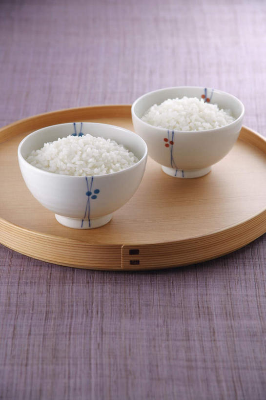 米饭,无人,竖图,俯视,室内,特写,白天,烹饪,陶瓷,日本料理,料理,食品,陶瓷制品,饭,菜肴,美食,食物,两个,一个,盘子,碗,日式料理,两只,日式,摄影,佳肴,影棚,单个,白米饭,五谷,彩图,高角度拍摄,影棚拍摄,拍摄