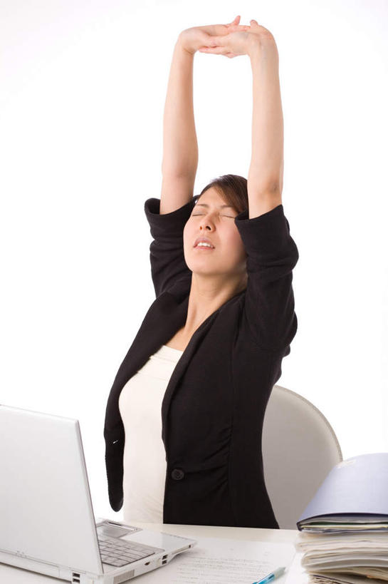 东方人,一个人,商务人士,商务女性,坐,举,闭眼,双手交叉,竖图,室内,白天,白色背景,正面,电脑,笔记本电脑,植物,桌子,亚洲,仅一个年轻女性,仅一个女性,仅一个人,套装,网络,材料,档案,盆栽,文件,办公桌,盆景,黄种人,通讯设备,资料,托,疲倦,压力,摄影,影棚,疲劳,无线,疲惫,失落,文档,通信设备,商务装,无线网络,无线上网,便携式电脑,工薪阶层,疲乏,手提电脑,年轻女性,女人,女性,亚洲人,白领,上班族,闭眼睛,闭着眼,闭着眼睛,举起,举手,举着,十字手,向上举,向上伸,向上托,坐着,半身,彩图,影棚拍摄,拍摄