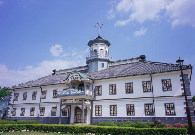 无人,教学楼,横图,室外,白天,仰视,旅游,度假,标志建筑,地标,建筑,长野县,日本,亚洲,日本文化,云,云朵,云彩,娱乐,建设,校园,蓝色,白云,蓝天,天空,天,享受,休闲,旅游胜地,放松,东亚,本州,本州岛,日本国,中部地方,长野,松本市,彩图,低角度拍摄,教室楼,教学大楼,传统文化