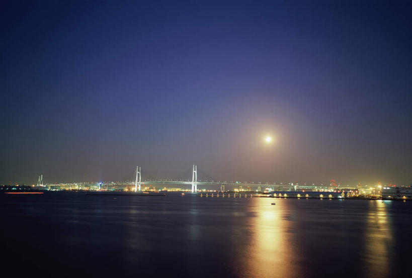 无人,横图,彩色,室外,夜晚,正面,旅游,度假,河流,日落,水,城市,大桥,立交桥,霓虹灯,桥梁,夜景,神奈川,日本,亚洲,阴影,反射,影子,河水,水流,晚霞,霞光,高架,斜拉桥,桥,灯光,七彩,横滨,横滨市,神奈川县,都市,娱乐,光源,横滨海湾大桥,霓虹,灯,蓝色,蓝天,天空,黄昏,天,享受,休闲,旅游胜地,彩霞,放松,照明设备,东亚,本州,首府,海湾大桥,关东地方,本州岛,日本国,氖灯,夕阳,彩图